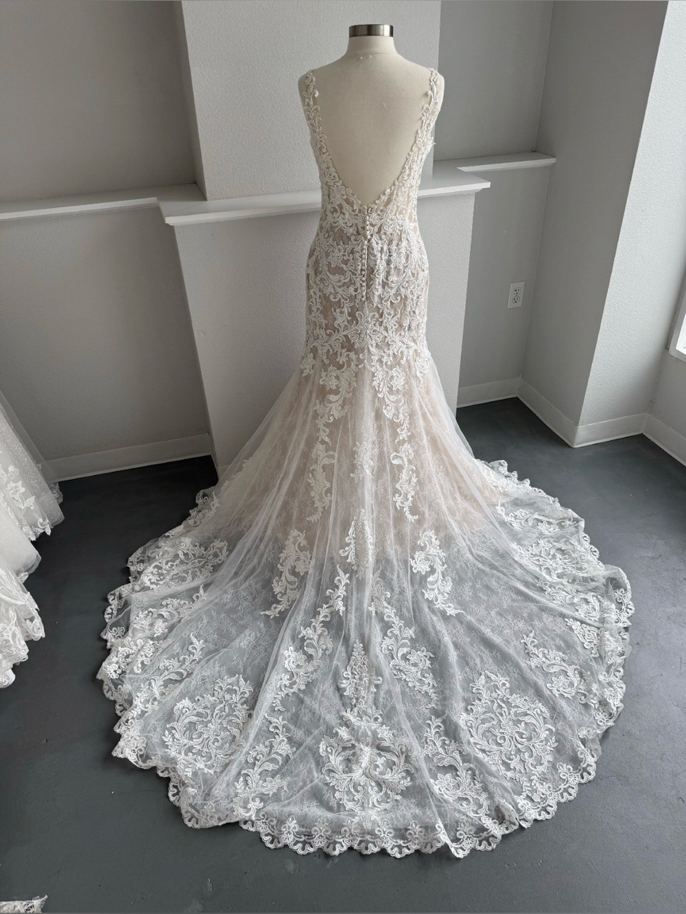 Essense of Australia D2548 + Veil | Unaltered Size 6 | NWOT | Solid Ivory